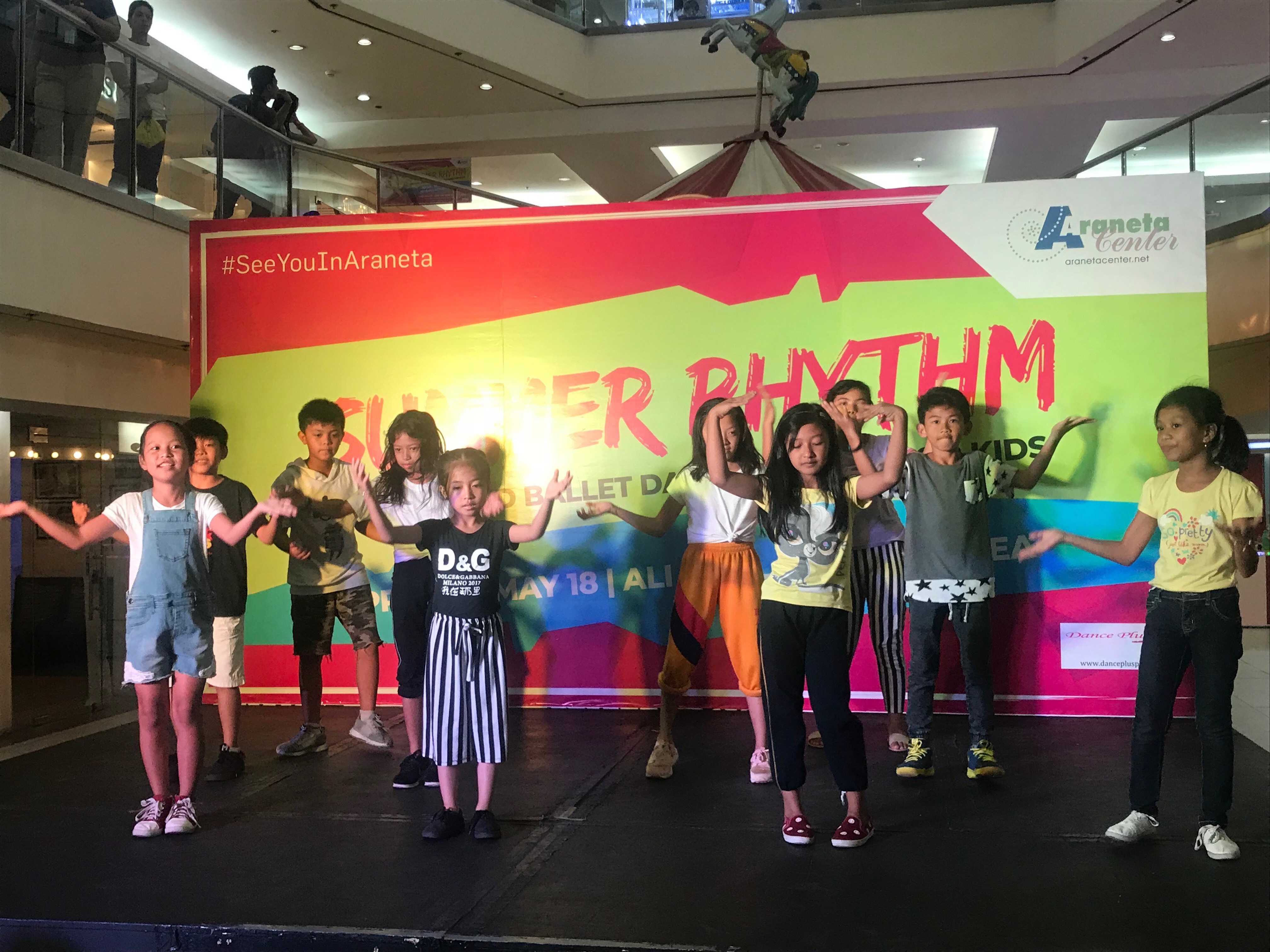 Kids danced to Summer Rhythm at the Araneta Center