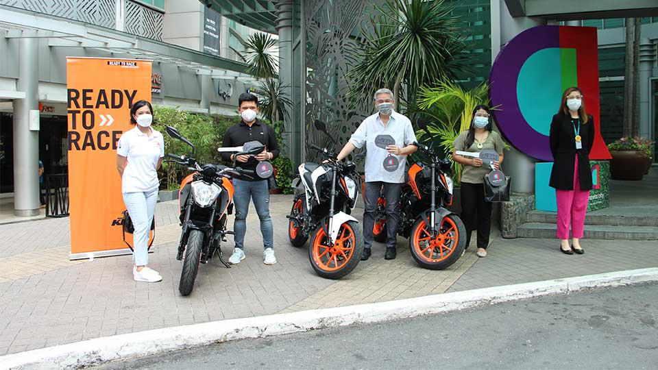 Araneta City, KTM PH award New Generation KTM 200 Duke Motorcycles to Christmas Raffle promo winners 