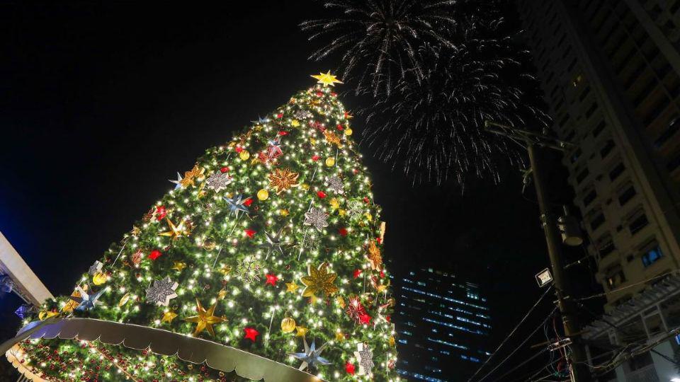 Araneta City welcomes you back home with lighting of iconic giant tree