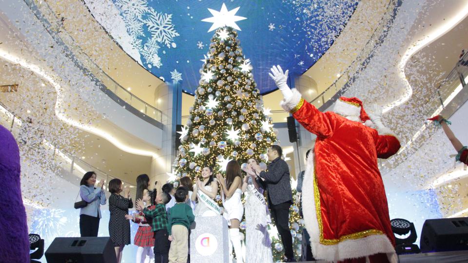 Araneta City holds first Christmas tree lighting at New Gateway Mall 2